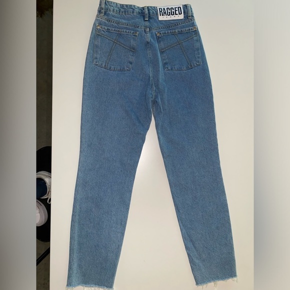 THE RAGGED PRIEST RAW HEM LIGHT WASH MOM JEANS - Picture 5 of 11